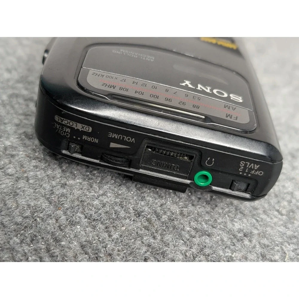 Sony Walkman FM/AM WM-FX103 Radio Cassette Player Mega Base Anti-Rolling Black‎